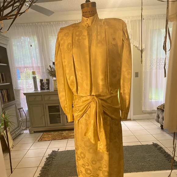 Yellow long sleeve silk dress from the 80s - Picture 1 of 3